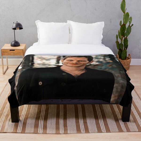 Klaus Mikaelson Throw Blanket