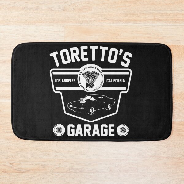 Aperçu de l'œuvre Fast And Furious T-ShirtToretto's Garage créée et vendue par BillMark.
