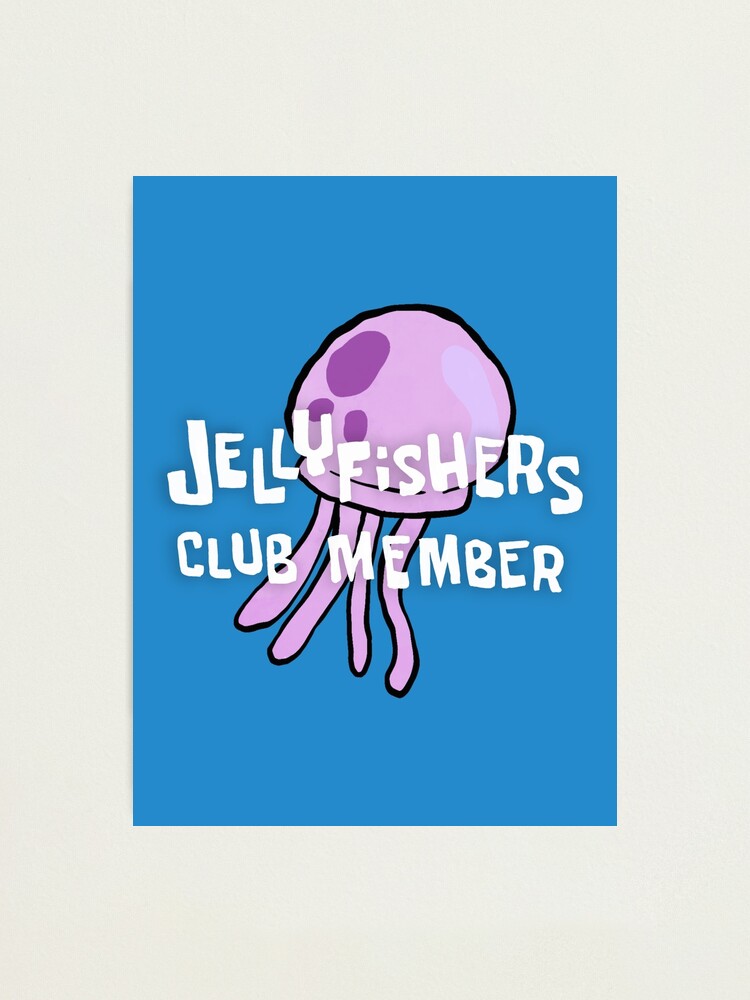 Lámina fotográfica «Miembro del club de medusas | Bob Esponja temática |  @HeckinFarOut» de heckinfarout | Redbubble