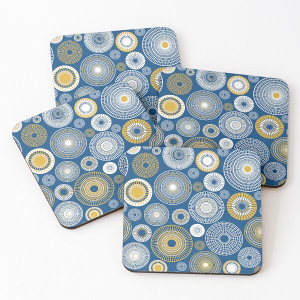 Aperçu de l'œuvre Motif de cercles blancs et jaunes sur fond bleu créée et vendue par colorofmagic.