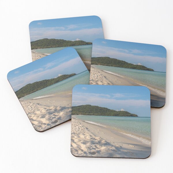 Artikelvorschau, Verlassener Inselstrand am Sao Beach, auf der tropischen Insel Phu Quoc, Vietnam entworfen und verkauft von SnapTPhotograph.