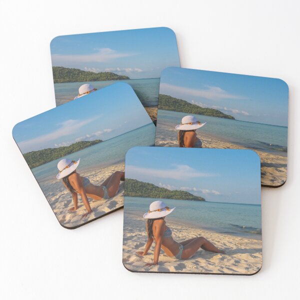 Artikelvorschau, Ein weibliches asiatisches Modell, das in der Sonne auf Sao Beach, Phu Quoc, Vietnam entspannt entworfen und verkauft von SnapTPhotograph.