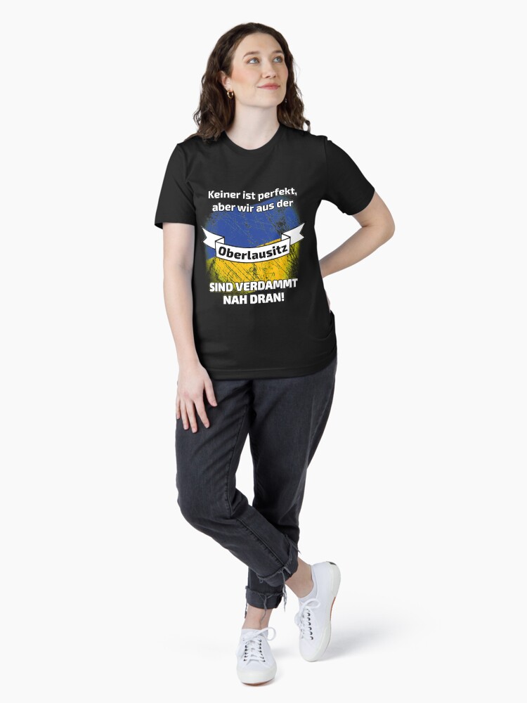 Thumbnail 4 von 7, Essential T-Shirt, Perfekte Oberlausitz designt und verkauft von dynamitfrosch.