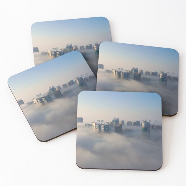 Artikelvorschau, Dubai Skyline in Wolken entworfen und verkauft von felinefeelings.