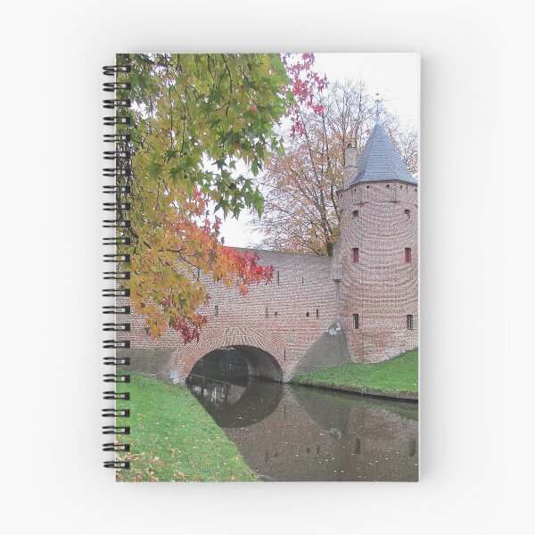 Artikelvorschau, Mittelalterliches Wassertor in der Stadt Amersfoort, Niederlande entworfen und verkauft von Anita van Gendt.