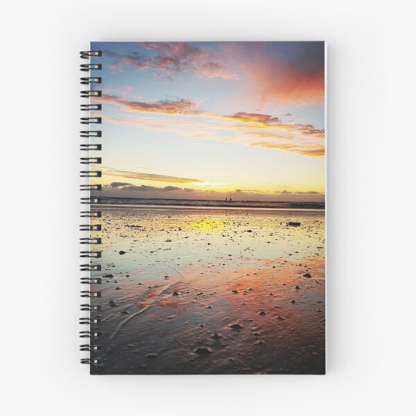Aperçu de l'œuvre Coucher de soleil sur la plage créée et vendue par ShopMonsta.