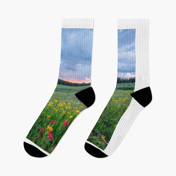 Artikelvorschau, Blumenfeld entworfen und verkauft von fatimaadraws.