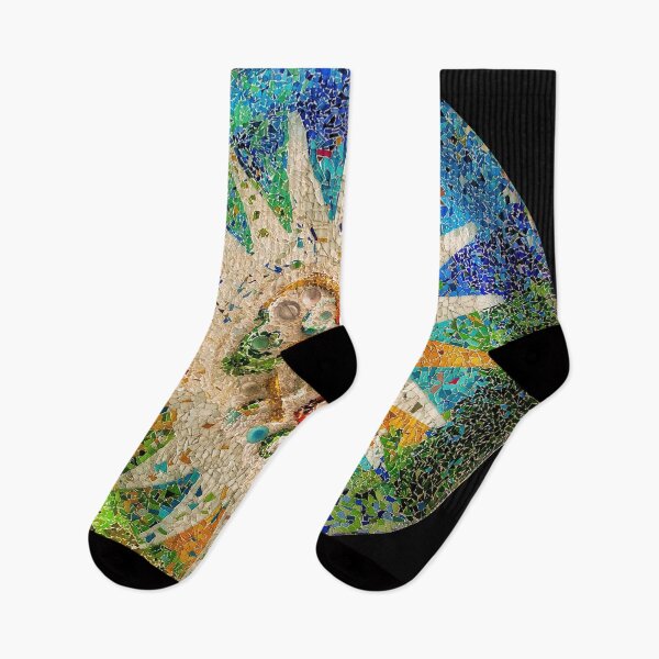 Aperçu de l'œuvre Parc Guell Gaudi Barcelone Espagne salle de bal design trencadis créée et vendue par LolioGifts.