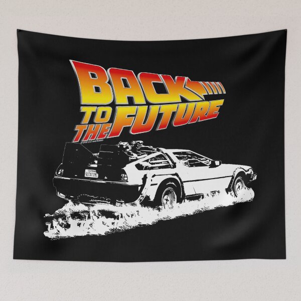 Aperçu de l'œuvre Retour vers le futur - Pochoir blanc avec traces de feu sur la DeLorean créée et vendue par DoggoTankDesign.