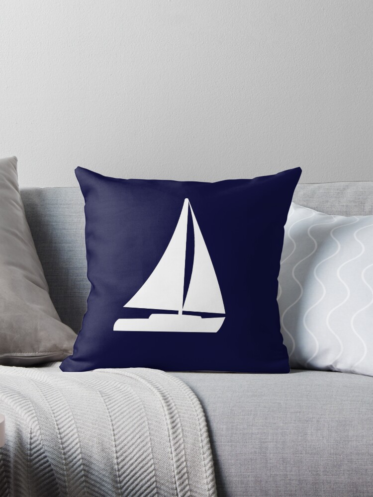 Thumbnail 1 von 4, Kissen, Segelboot Silhouette auf Marineblau designt und verkauft von rewstudio.