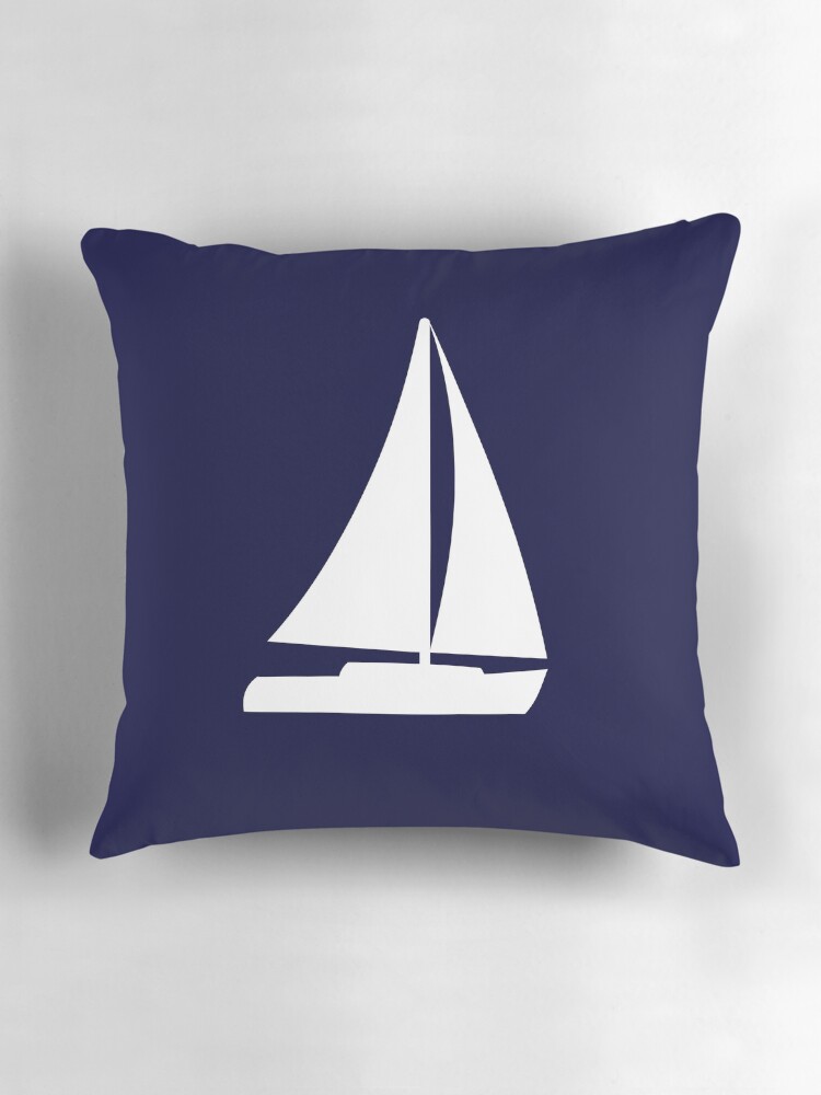Thumbnail 3 von 4, Kissen, Segelboot Silhouette auf Marineblau designt und verkauft von rewstudio.