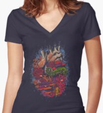 Herz des Meeres Tailliertes T-Shirt mit V-Ausschnitt