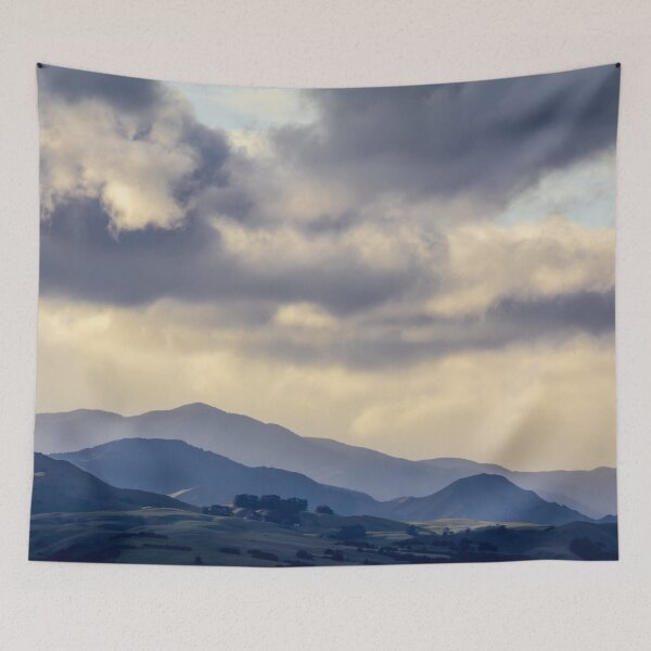 Aperçu de l'œuvre Nuages orageux sur les montagnes 2 créée et vendue par KarenWoodArt.