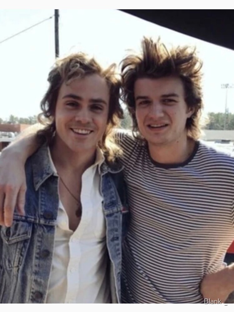 Joe Keery und Dacre Montgomery T-Shirt