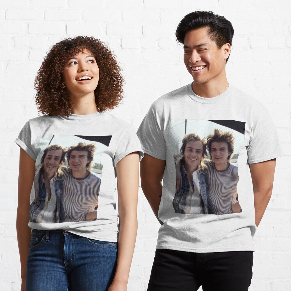 Joe Keery und Dacre Montgomery T-Shirt