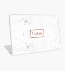Moderner Hustle Typography Roségold weißer Marmor Laptop Skin
