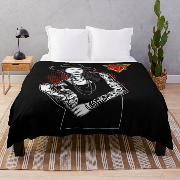 Artikelvorschau, Drei rote Rose goldenes Dreieck Gothic Tattoo Girl mit schwarzem Hut entworfen und verkauft von darknessjeff86.