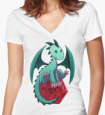 Camiseta entallada de cuello en V D & D - ¡Dragones y dados! (Dragón verde)