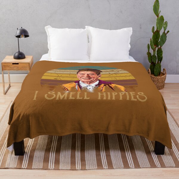 Aperçu de l'œuvre Vintage Ronald Reagan I Smell Hippie créée et vendue par SmashingInk.
