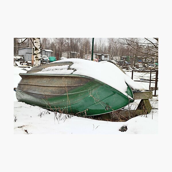 Aperçu de l'œuvre old rowing boat under the snow créée et vendue par mrivserg.
