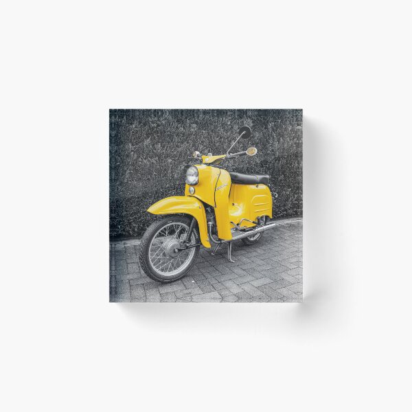 Artikelvorschau, Simson Schwalbe in gelb - Schwarz Weiss Fotografie entworfen und verkauft von Shirtey.