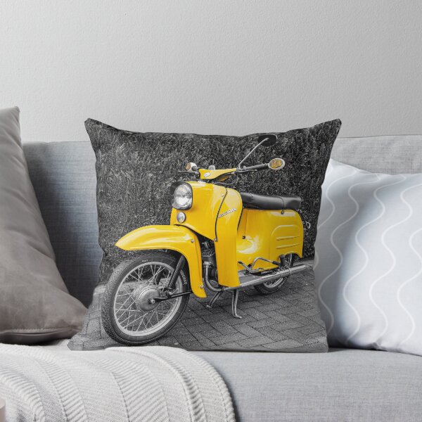 Artikelvorschau, Simson Schwalbe in gelb - Schwarz Weiss Fotografie entworfen und verkauft von Shirtey.