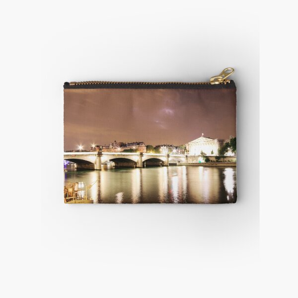 Aperçu de l'œuvre La foudre surplombant la Seine créée et vendue par Brett Conlon.