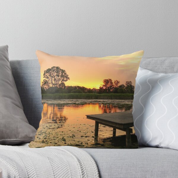 Aperçu de l'œuvre Étang au coucher du soleil créée et vendue par ppddesigns.