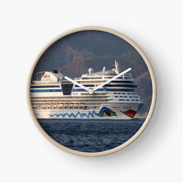 Kreuzfahrtschiff Aida Stella verlässt Marmaris Uhr