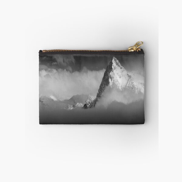 Artikelvorschau, Die Eiger Nordwand Schweiz Alpen erheben sich über den Wolken entworfen und verkauft von Ingeniumcust.