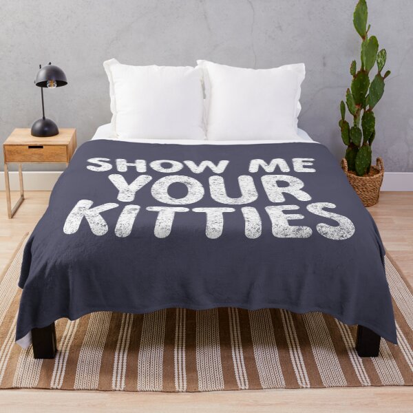 Aperçu de l'œuvre Montrez-moi votre chemise de chatons cadeau drôle d'amant de chat de fête des mères créée et vendue par KuznecovaDesign.