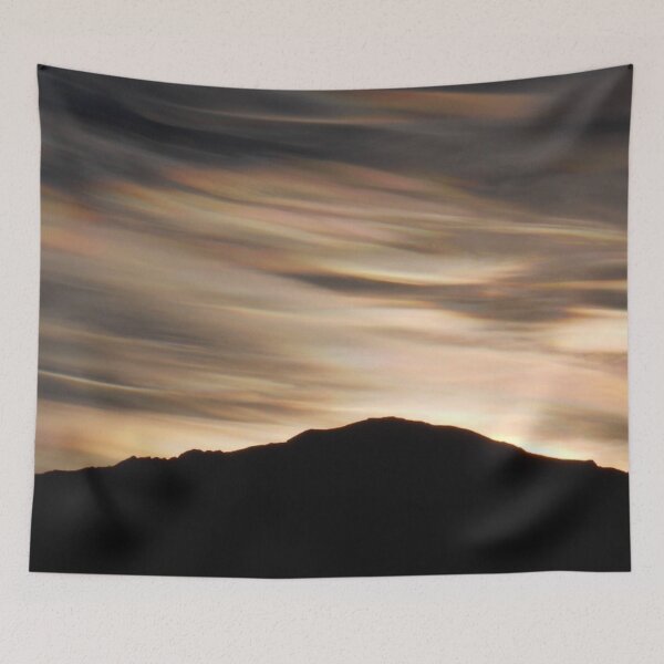 Artikelvorschau, Berg Silhouette entworfen und verkauft von CarefulCaptures.