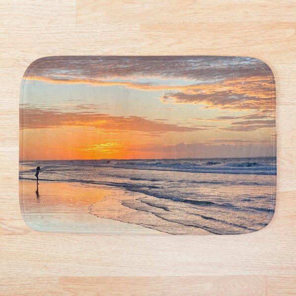 Artikelvorschau, Ein Kind am Strand bei Sonnenuntergang entworfen und verkauft von Talis Photography & Art.