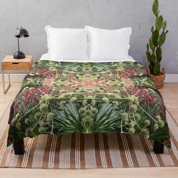 Aperçu de l'œuvre Fusion de boules vertes et de fleurs - Botanical Delights Transform Brick Borders IV créée et vendue par RoseAromas.