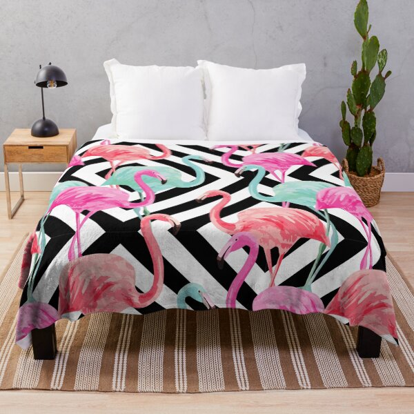 Artikelvorschau, Blaue und rosa Flamingos mit schwarzem weißem Diamant-Hintergrund entworfen und verkauft von Inspireaglow.