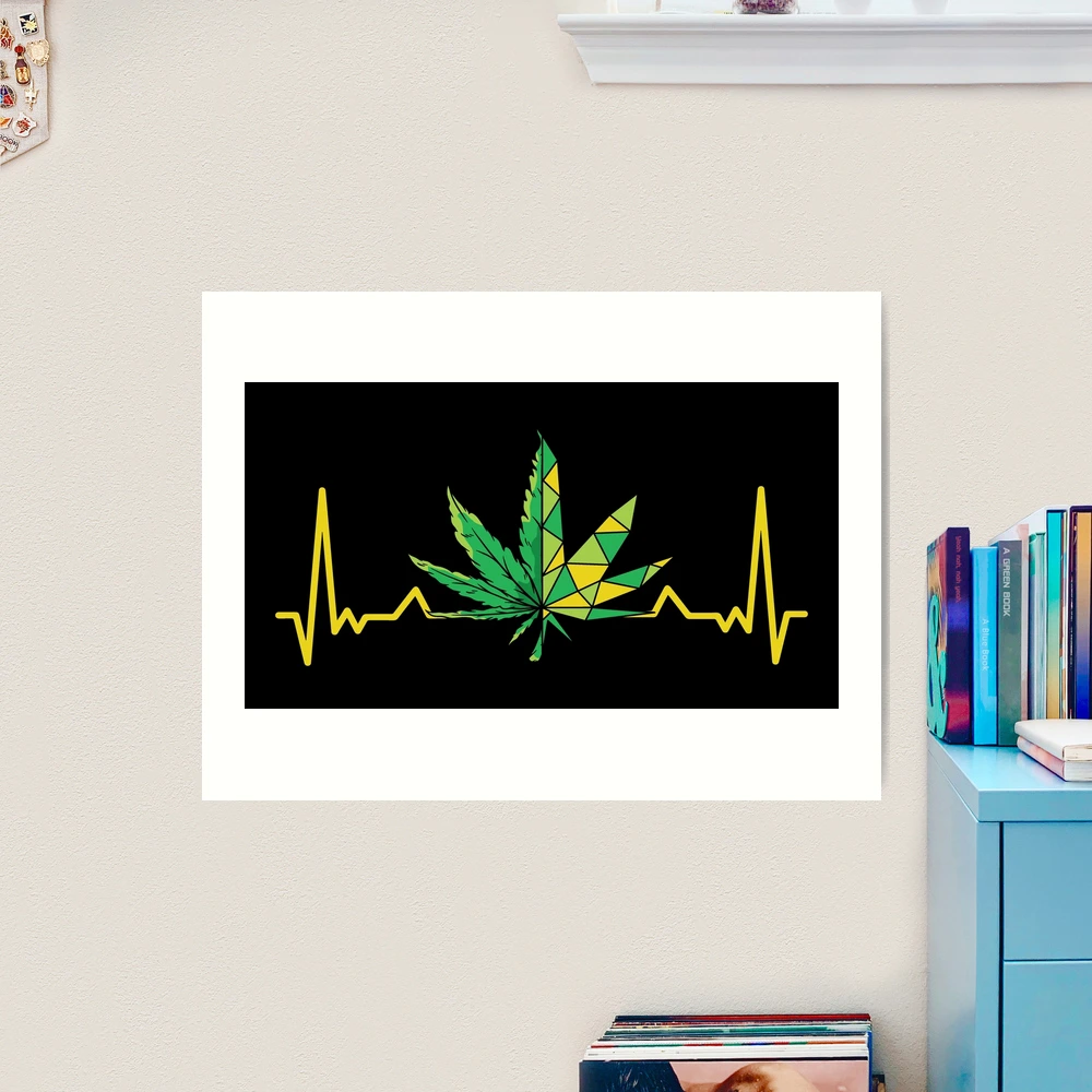 Marijuana leaf heartbeat pulse monitor. Vector illustration cardiogram  concept. Green pulse outline with cannabis leaf on black background. For  web, p Stock Vector Image & Art - Alamy