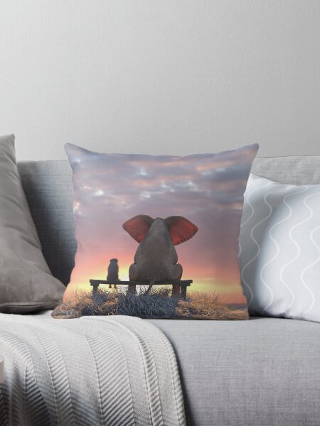 Artikel-Vorschau von Elefant und Hund beobachten den Sonnenaufgang an der Küste, designt und verkauft von Mike Kiev art.