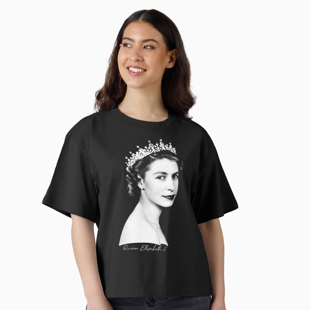 Aperçu de l'œuvre T-shirt ample créée et vendue par RomancePool.