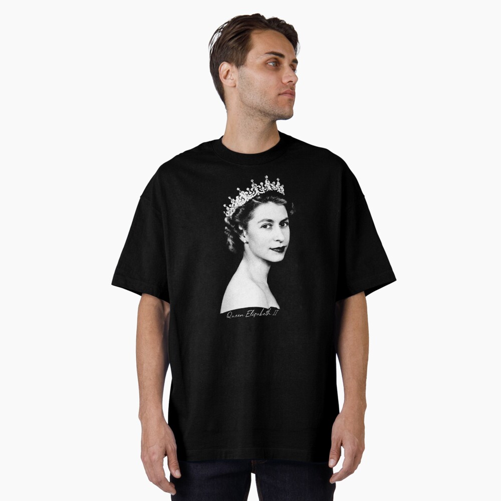 Aperçu de l'œuvre T-shirt oversize créée et vendue par RomancePool.