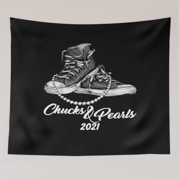 Artikelvorschau, Chucks und Perlen T-Shirt entworfen und verkauft von Trendy Shirt.