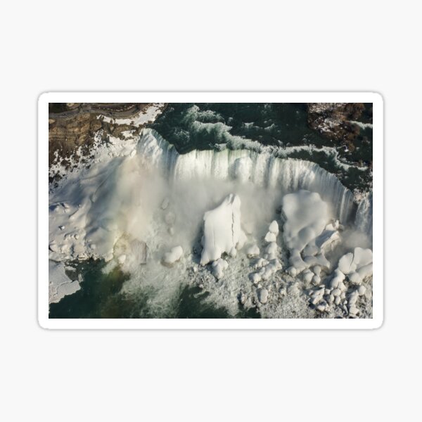 Aperçu de l'œuvre Vue aérienne des chutes du Niagara avec de la neige et de la glace créée et vendue par Georgia Mizuleva.