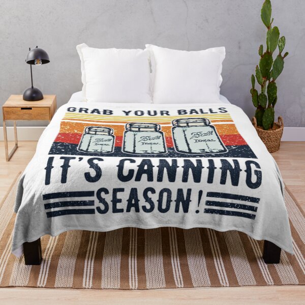 Artikelvorschau, Schnapp dir deine Bälle Das Canning Season T-ShirtGRAB DEINE BÄLLE ES IST CANNING SAISON entworfen und verkauft von ValakHana.