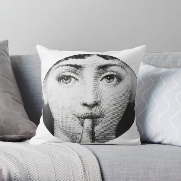 Lèvres et doigt de Fornasetti Coussin