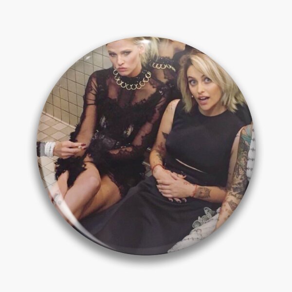 Artikelvorschau, Met Gala Badezimmer entworfen und verkauft von Natasha Fox.