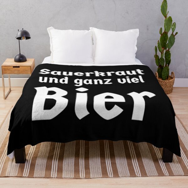 Artikelvorschau, Sauerkraut und ganz viel Bier T-ShirtSauerkraut und ganz viel Bier entworfen und verkauft von MachiObina.