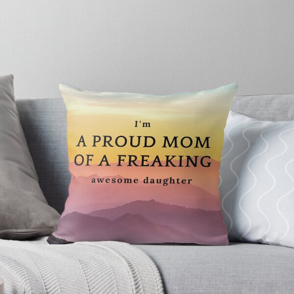 Item preview, Soy una mamá orgullosa de una increíble camiseta de hija designed and sold by shutteridea.