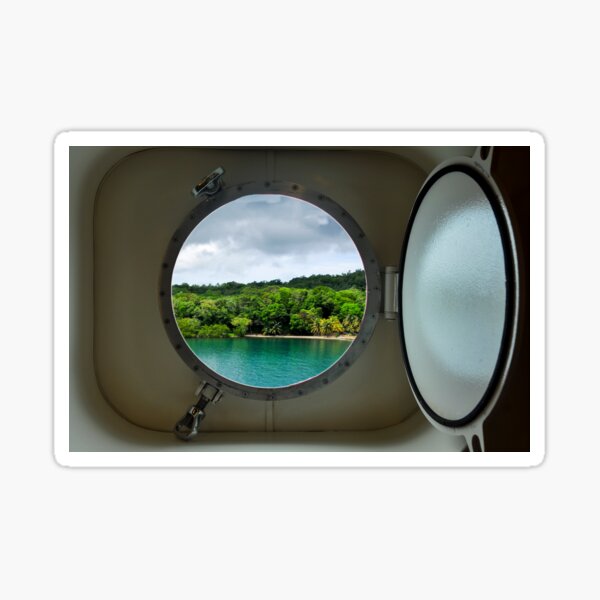Aperçu de l'œuvre Vue sur l'île du bateau de croisière Hublot créée et vendue par erozzz.