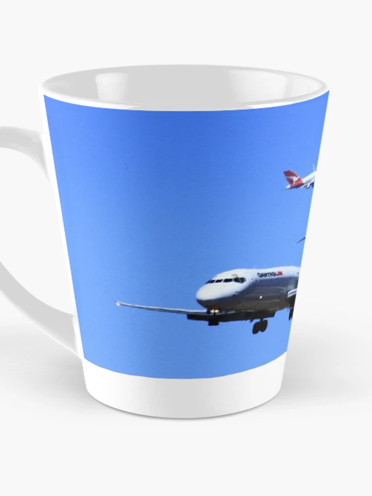 Aperçu 3 sur 4. Mug à café avec l'œuvre Inbound créée et vendue par evolutionx.