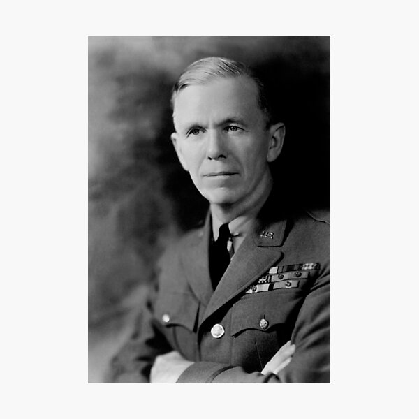 Vista previa del artículo con la obra «Retrato del general George Marshall - 1940», diseñado y vendido por warishellstore.