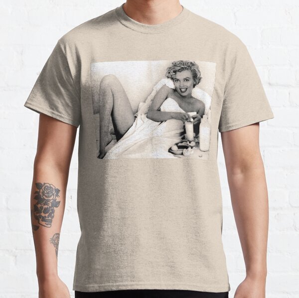 "Breakfast in bed with Marilyn Monroe" by Andre de Dienes Classic T-Shirt